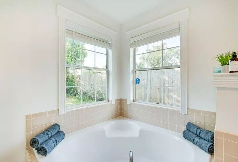 Palm Harbor Paradise W/ Community Pool!