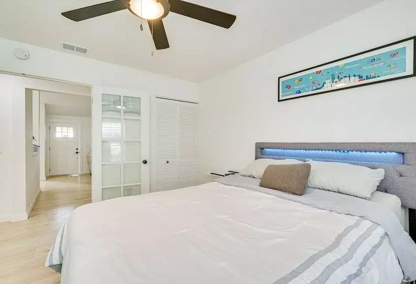Palm Harbor Paradise W/ Community Pool!