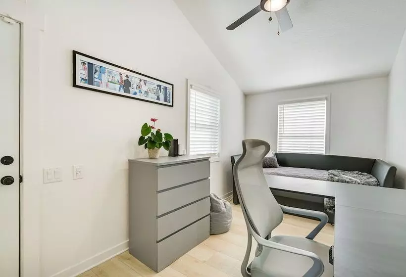 Palm Harbor Paradise W/ Community Pool!