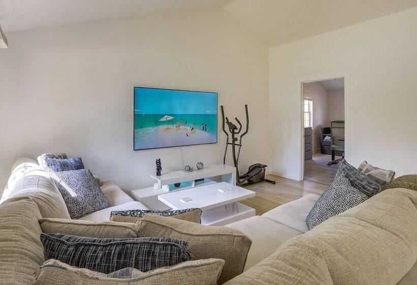 Palm Harbor Paradise W/ Community Pool!