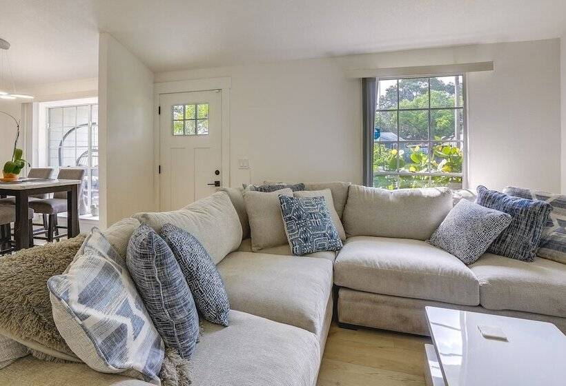 Palm Harbor Paradise W/ Community Pool!