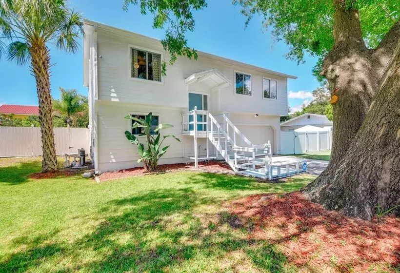 Palmetto Escape W/ Balcony   Walk To Marina!