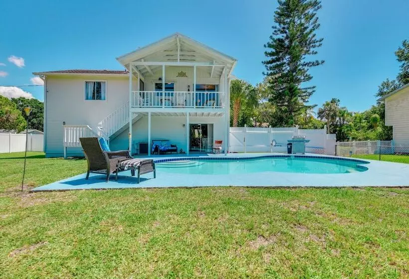 Palmetto Escape W/ Balcony   Walk To Marina!