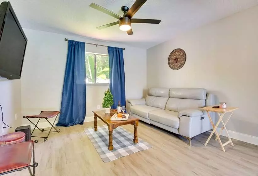 Palmetto Escape W/ Balcony   Walk To Marina!