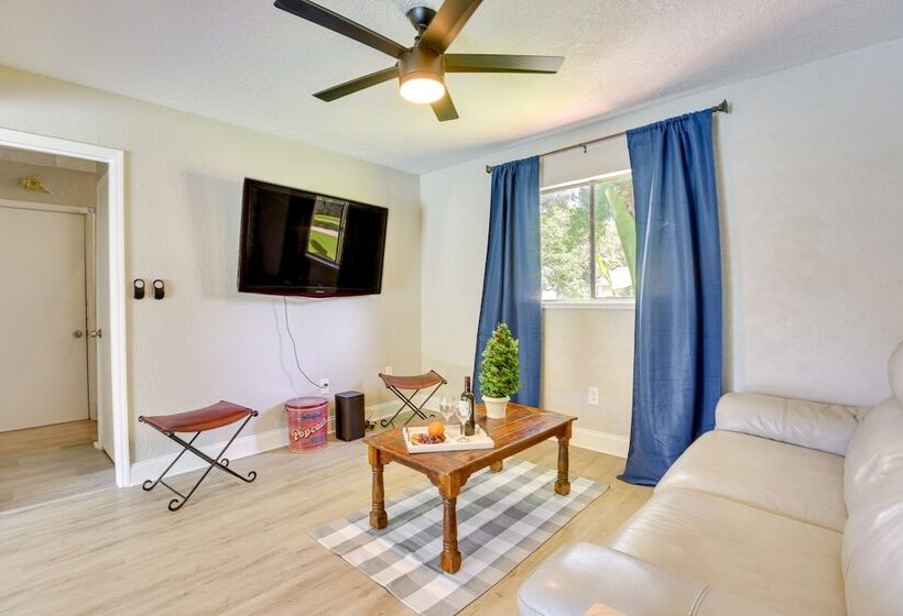 Palmetto Escape W/ Balcony   Walk To Marina!