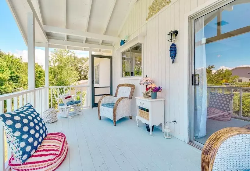 Palmetto Escape W/ Balcony   Walk To Marina!