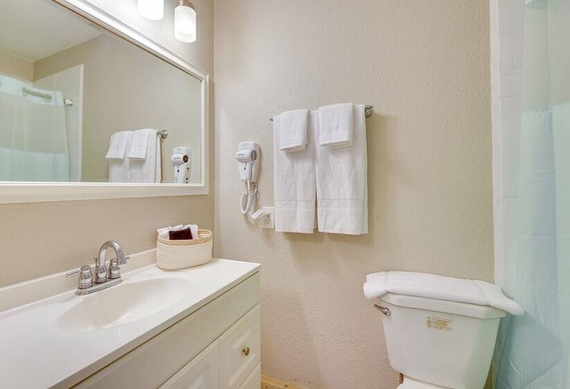 Palmetto Escape W/ Balcony   Walk To Marina!