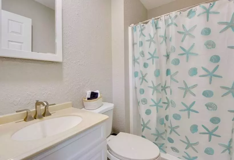 Palmetto Escape W/ Balcony   Walk To Marina!