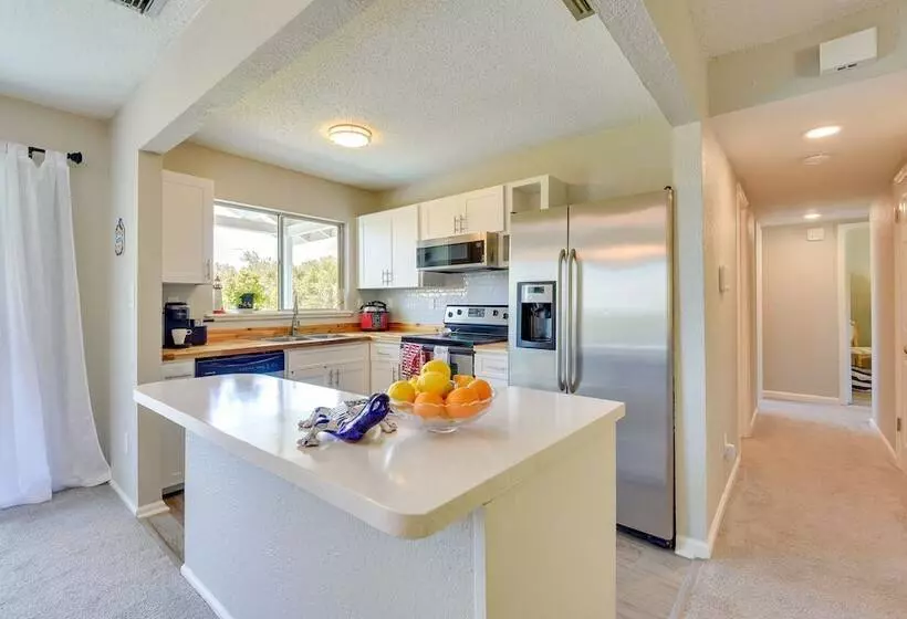 Palmetto Escape W/ Balcony   Walk To Marina!