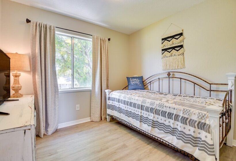 Palmetto Escape W/ Balcony   Walk To Marina!