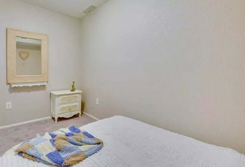 Palmetto Escape W/ Balcony   Walk To Marina!