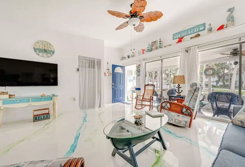 Hot Tub, Grill & Fire Pit: Port Richey Retreat