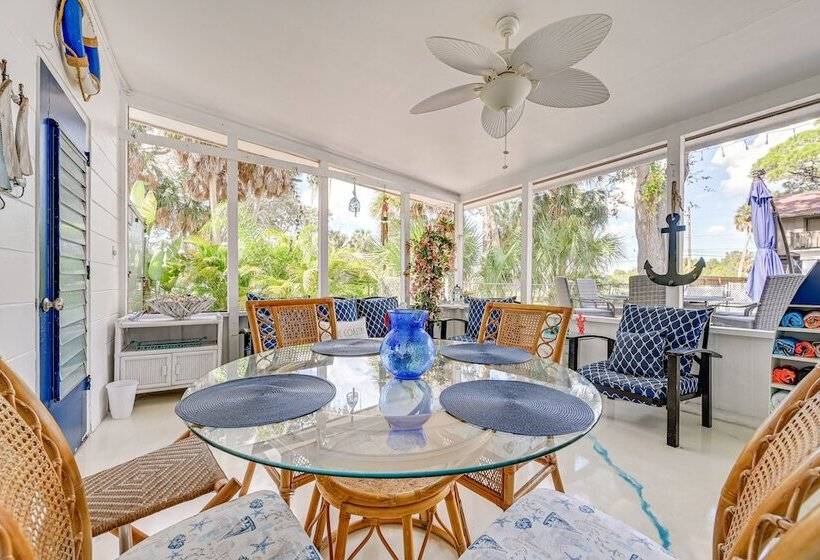 Hot Tub, Grill & Fire Pit: Port Richey Retreat