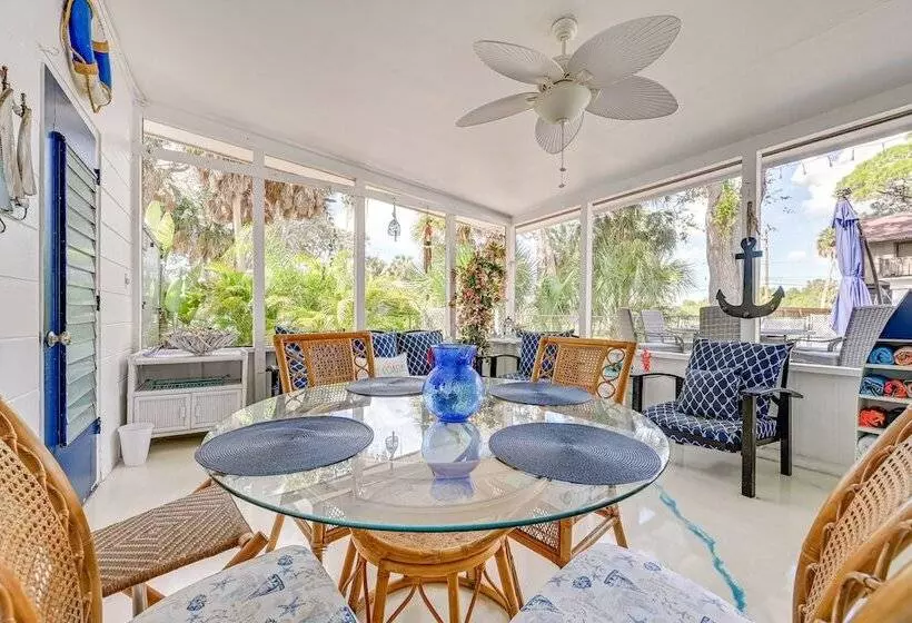 Hot Tub, Grill & Fire Pit: Port Richey Retreat