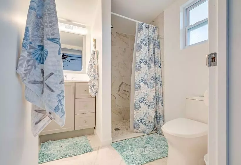 Hot Tub, Grill & Fire Pit: Port Richey Retreat