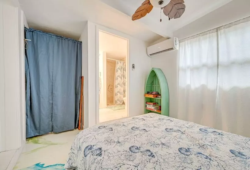 Hot Tub, Grill & Fire Pit: Port Richey Retreat