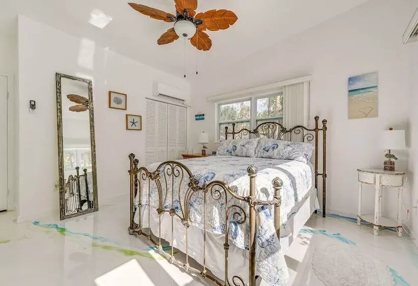 Hot Tub, Grill & Fire Pit: Port Richey Retreat