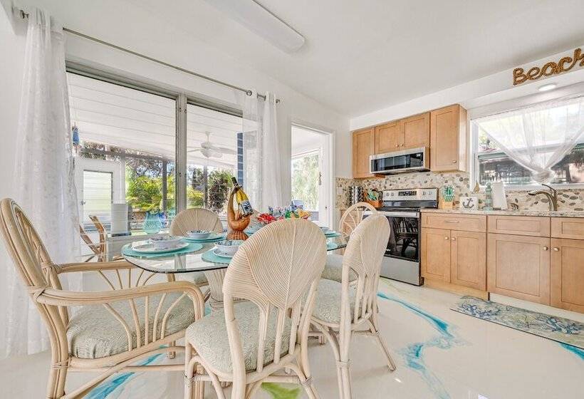 Hot Tub, Grill & Fire Pit: Port Richey Retreat