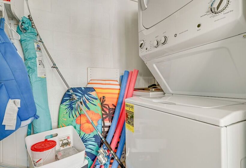 Hot Tub, Grill & Fire Pit: Port Richey Retreat