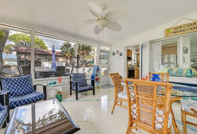 Hot Tub, Grill & Fire Pit: Port Richey Retreat