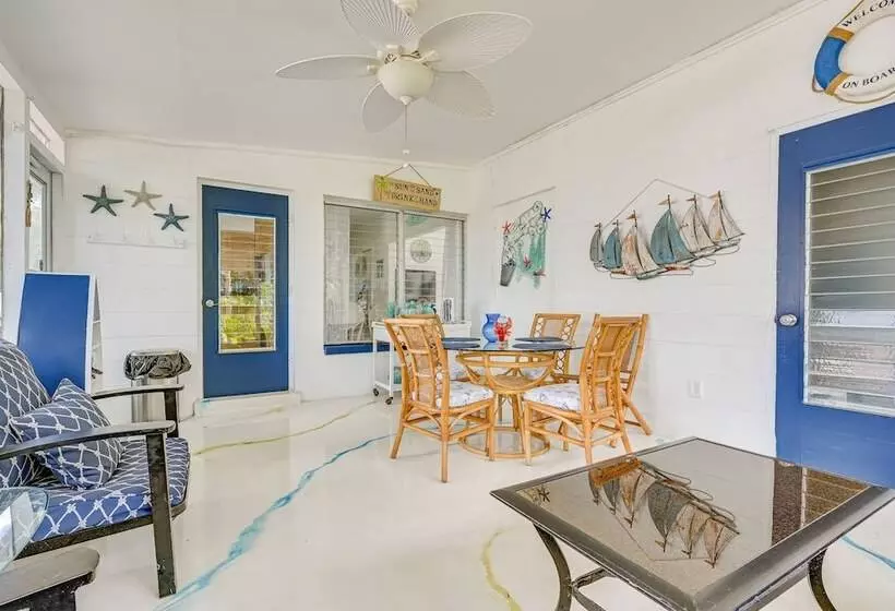 Hot Tub, Grill & Fire Pit: Port Richey Retreat