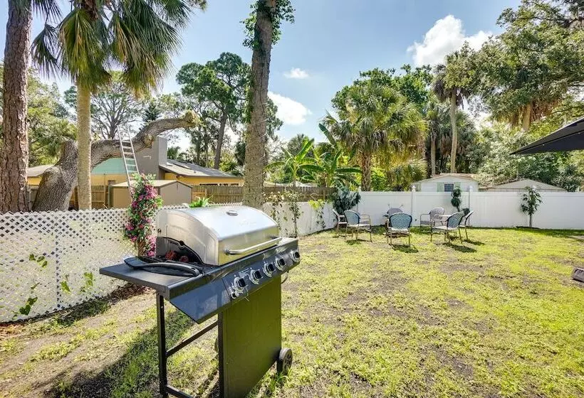 Hot Tub, Grill & Fire Pit: Port Richey Retreat
