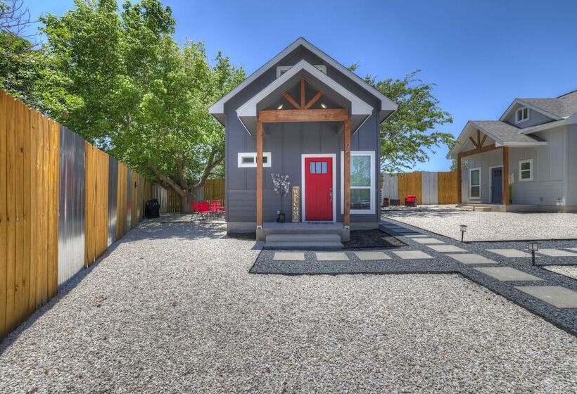 Red Door Movie Lounge Casita