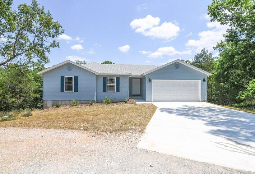 Reeds Spring Home: 4 Mi To Table Rock Lake!