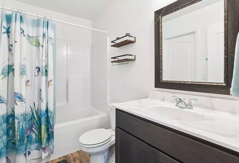 Reeds Spring Home: 4 Mi To Table Rock Lake!