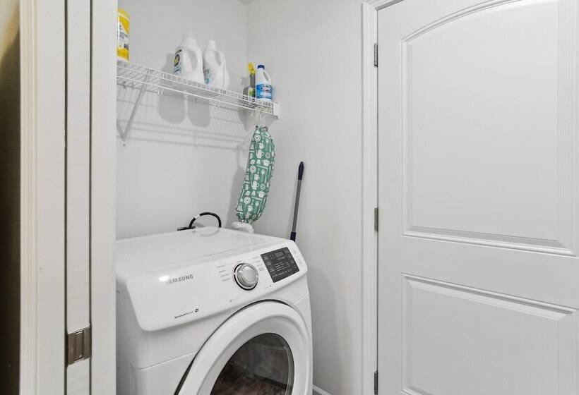 Reeds Spring Home: 4 Mi To Table Rock Lake!