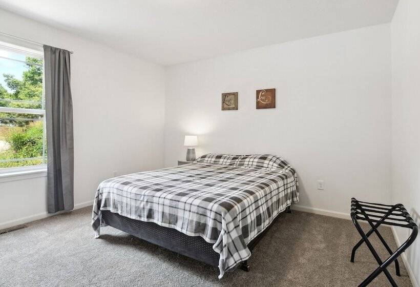 Reeds Spring Home: 4 Mi To Table Rock Lake!