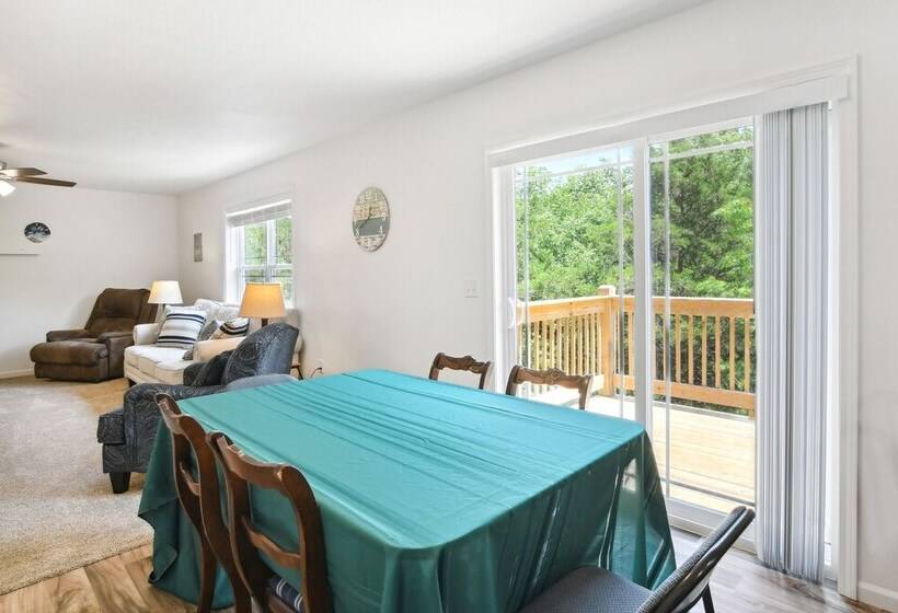 Reeds Spring Home: 4 Mi To Table Rock Lake!