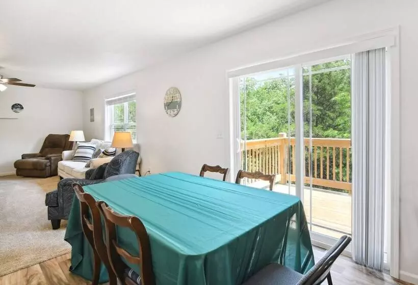 Reeds Spring Home: 4 Mi To Table Rock Lake!
