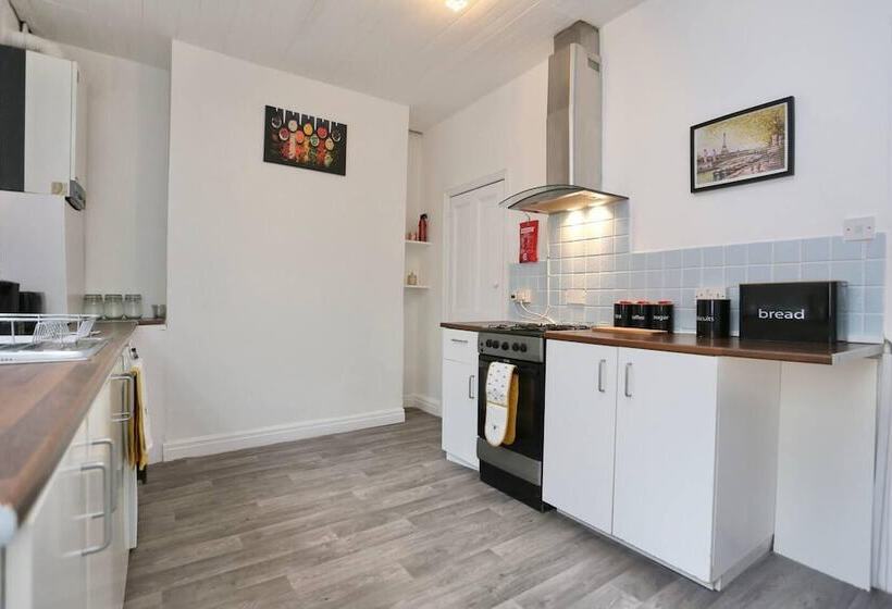 דירת נופש Charming 2 Bed Home In Blackpool Central W Parking