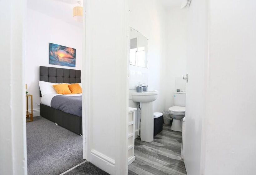דירת נופש Charming 2 Bed Home In Blackpool Central W Parking