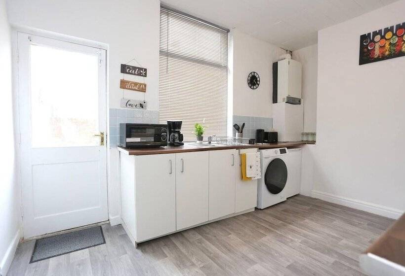 דירת נופש Charming 2 Bed Home In Blackpool Central W Parking