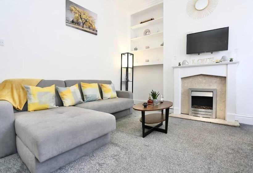 דירת נופש Charming 2 Bed Home In Blackpool Central W Parking