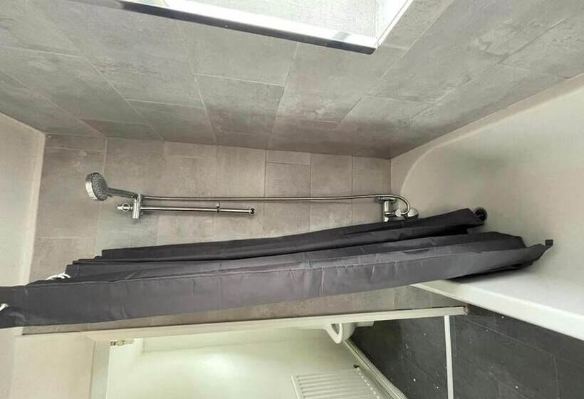 住所 Lovely And Bright 2 Bed House