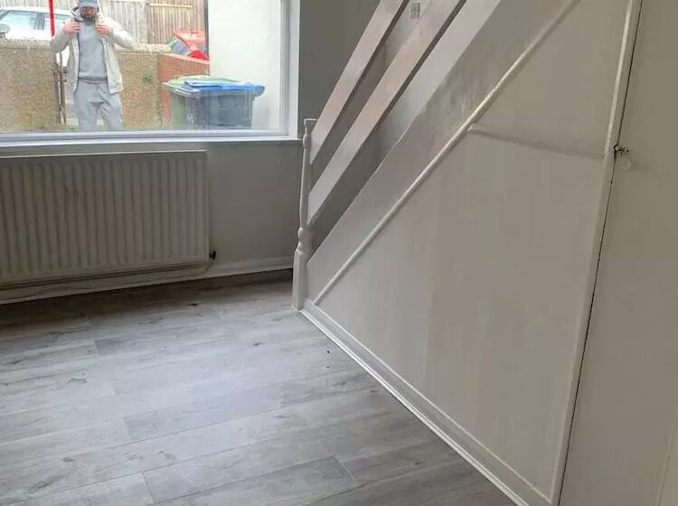 Residenssi Lovely And Bright 2 Bed House