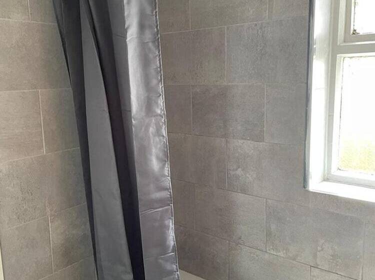 住所 Lovely And Bright 2 Bed House