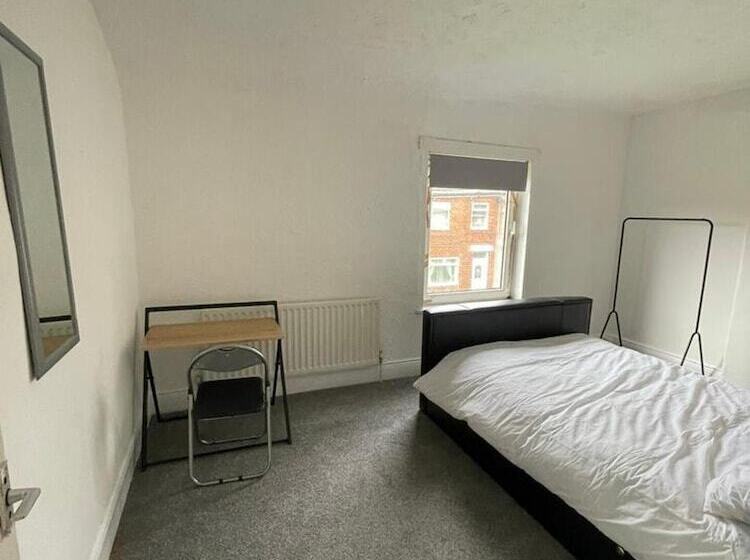 住所 Lovely And Bright 2 Bed House