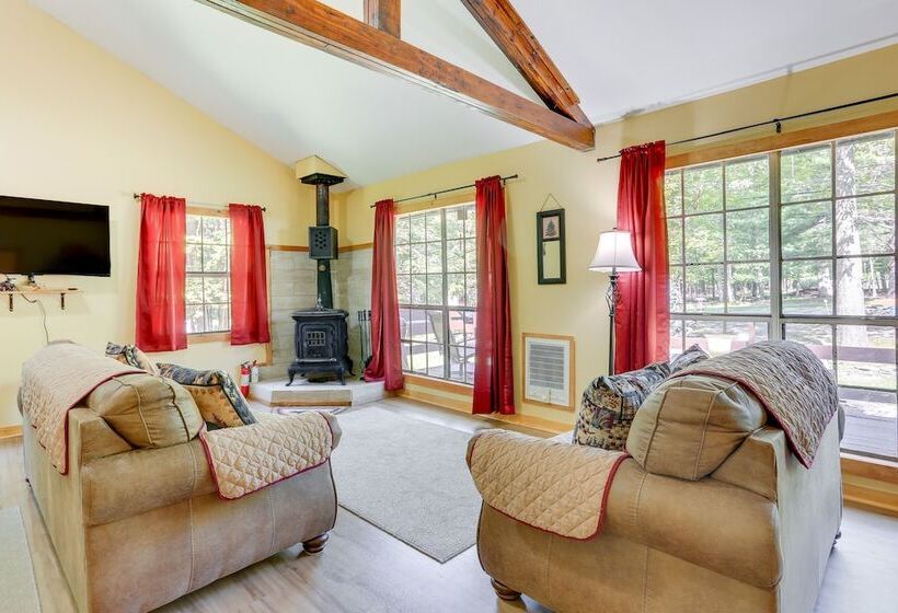 Pools & Ski Access: Lackawaxen Cottage W/ Deck!