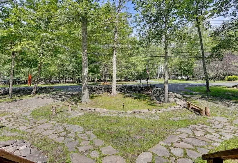 Pools & Ski Access: Lackawaxen Cottage W/ Deck!