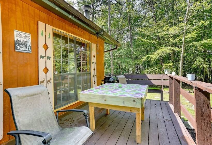 Pools & Ski Access: Lackawaxen Cottage W/ Deck!