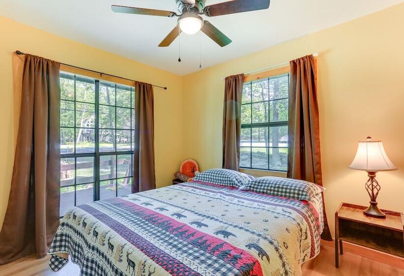 Pools & Ski Access: Lackawaxen Cottage W/ Deck!