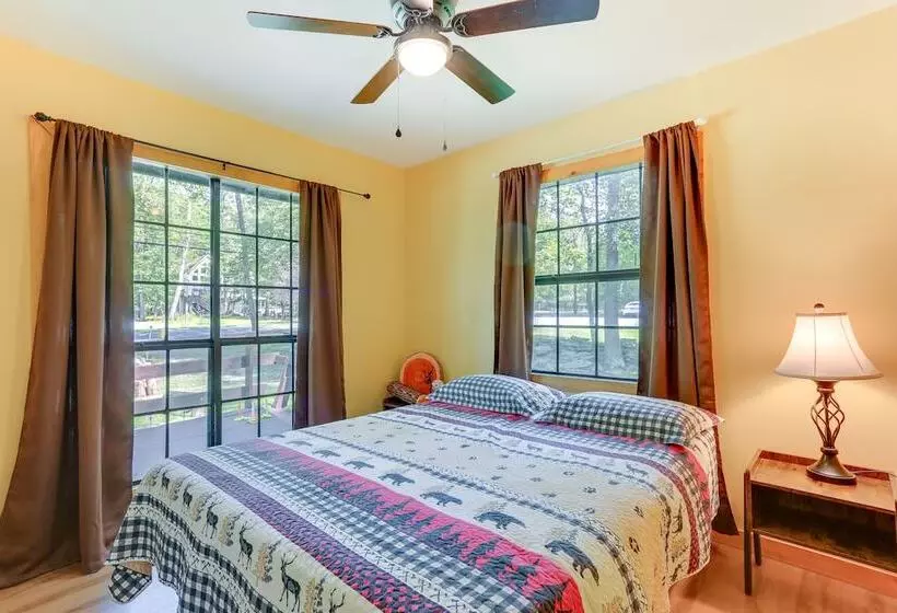 Pools & Ski Access: Lackawaxen Cottage W/ Deck!