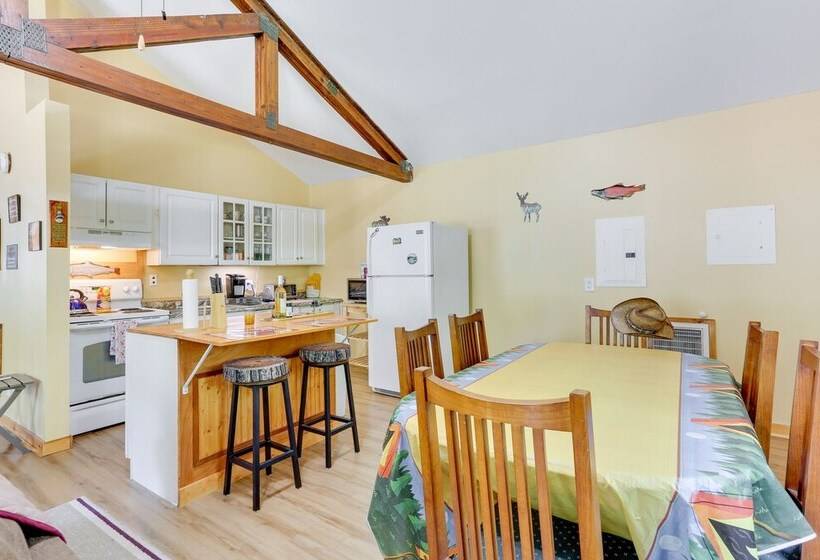 Pools & Ski Access: Lackawaxen Cottage W/ Deck!