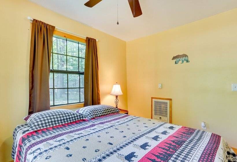 Pools & Ski Access: Lackawaxen Cottage W/ Deck!