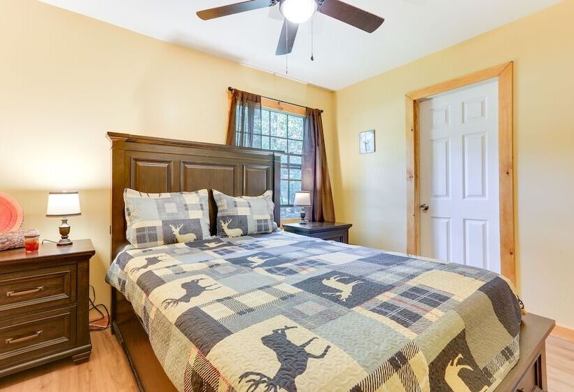 Pools & Ski Access: Lackawaxen Cottage W/ Deck!