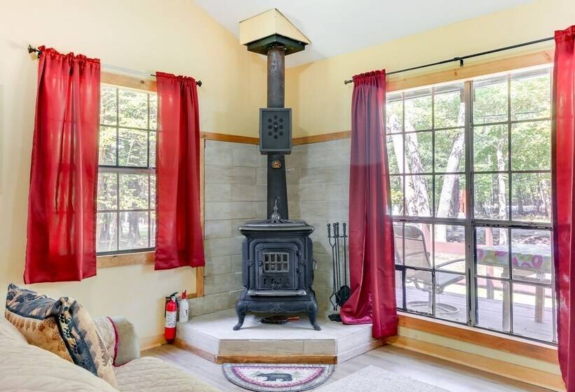 Pools & Ski Access: Lackawaxen Cottage W/ Deck!